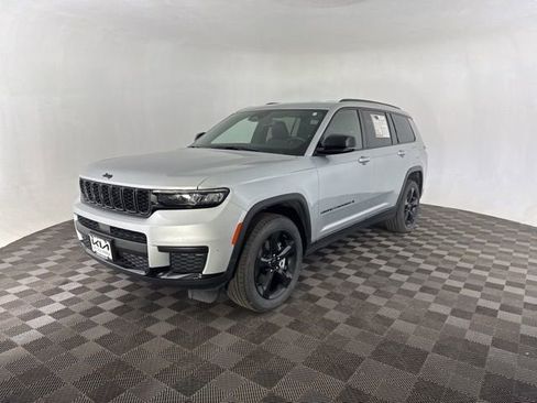 Used 2021 Jeep Grand Cherokee L Laredo image 5