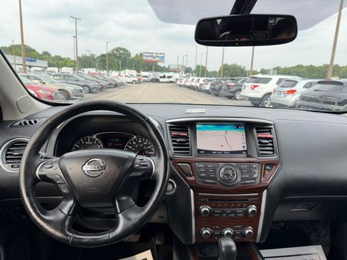 Used 2019 Nissan Pathfinder Platinum AWD/4WD image 21