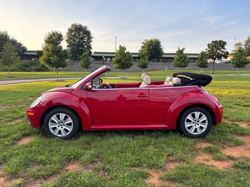 Used 2009 Volkswagen Beetle S image 7