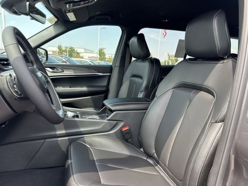 New 2025 Jeep Grand Cherokee L Limited w/ Trailer Tow Package image 18