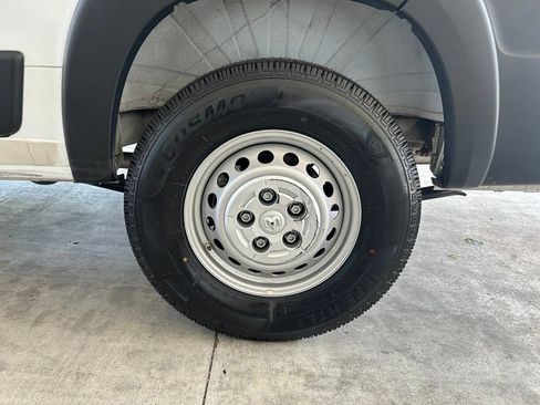 Used 2025 RAM ProMaster 2500 w/ Convenience Group FWD image 13