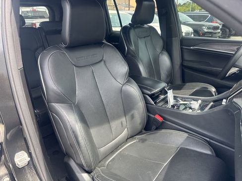 Used 2023 Jeep Grand Cherokee Overland w/ Luxury Tech Group IV image 6