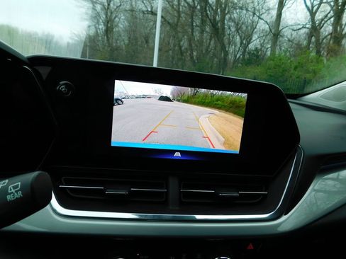 Certified 2025 Chevrolet Trax LT w/ Driver Confidence Package image 10