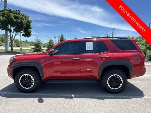 Used 2025 Toyota 4Runner TRD Off-Road Premium AWD/4WD image 2