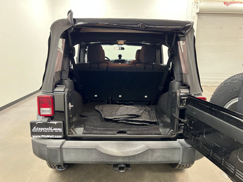 Used 2018 Jeep Wrangler Unlimited Sport w/ Connectivity Group AWD/4WD image 25