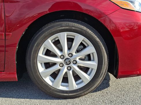 Used 2019 Toyota Camry LE image 9