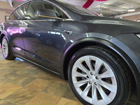 Used 2018 Tesla Model X 100D image 15