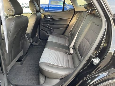 Used 2025 Chevrolet Trax LT w/ LT Convenience Package FWD image 18