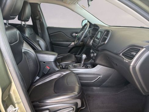Used 2019 Jeep Cherokee Latitude Plus FWD image 15