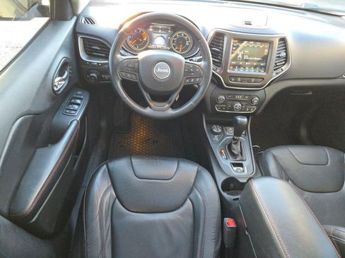 Used 2019 Jeep Cherokee Trailhawk image 19