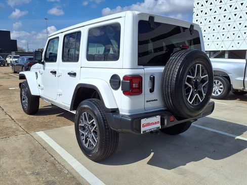 Certified 2025 Jeep Wrangler Sahara image 3