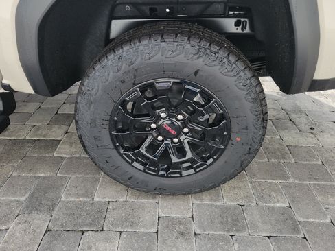 New 2026 GMC Canyon Elevation w/ Convenience Package RWD image 10