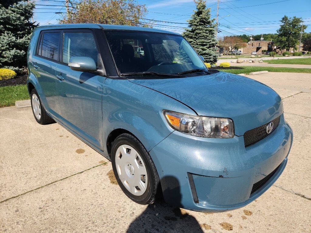Used 2010 Scion xB FWD image 1