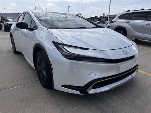 Used 2025 Toyota Prius Plug-In Hybrid FWD image 1