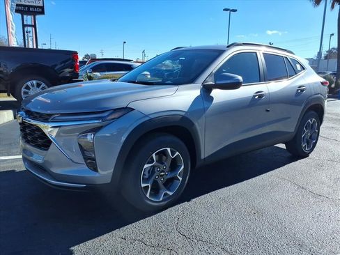 New 2026 Chevrolet Trax LT w/ Driver Confidence Package image 8