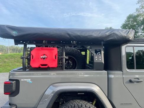 Used 2020 Jeep Gladiator Overland w/ LED Lighting Group AWD/4WD image 24