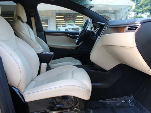 Used 2016 Tesla Model X 90D image 7