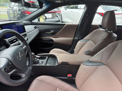 Used 2024 Lexus ES 350 w/ Premium Package FWD image 3