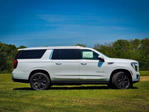 New 2026 GMC Yukon XL Denali w/ Denali Reserve Package AWD/4WD image 2