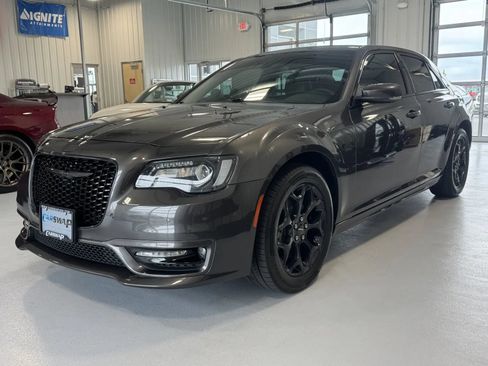Used 2022 Chrysler 300 Touring L AWD/4WD image 6