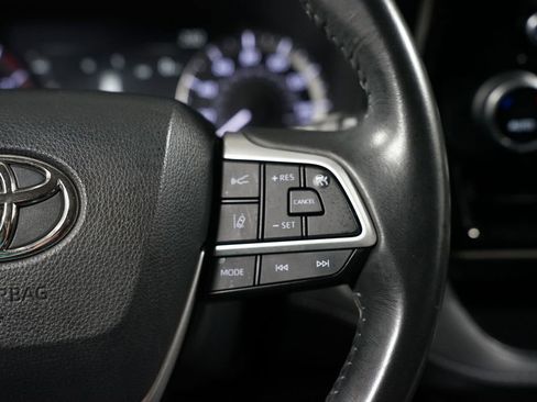 Used 2023 Toyota Highlander LE FWD image 13