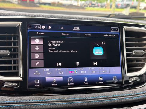 Used 2021 Chrysler Pacifica Touring-L FWD image 13