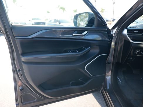 Used 2022 Jeep Grand Cherokee L Laredo RWD image 16