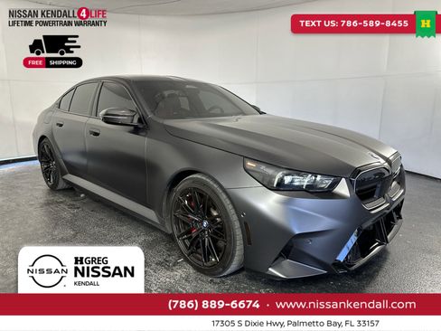 Used 2025 BMW M5 w/ Carbon Package image 2