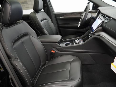 New 2025 Jeep Grand Cherokee Limited w/ Trailer Tow Package image 34