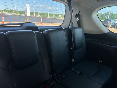 Used 2020 Nissan Armada SL image 32