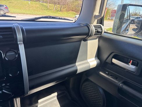 Used 2008 Toyota FJ Cruiser 4WD image 22