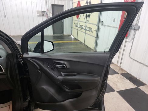 Used 2018 Chevrolet Trax LS AWD/4WD image 20