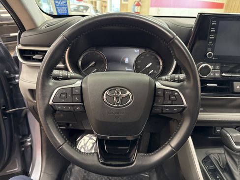 Used 2021 Toyota Highlander XLE image 33