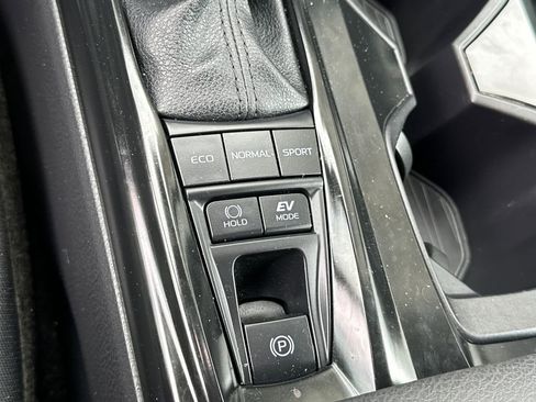 Used 2025 Toyota Camry SE FWD image 26