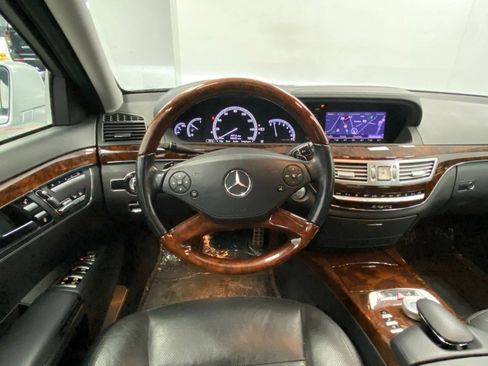 Used 2013 Mercedes-Benz S 550 4MATIC w/ Sport Pkg image 37