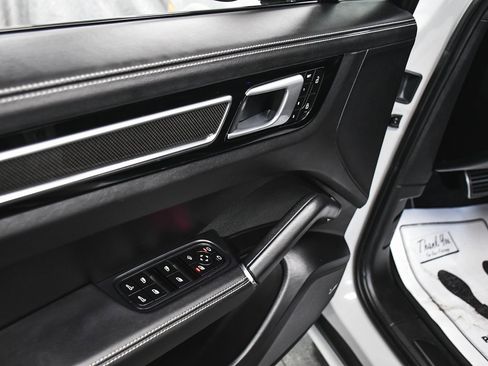 Used 2022 Porsche Cayenne GTS image 10