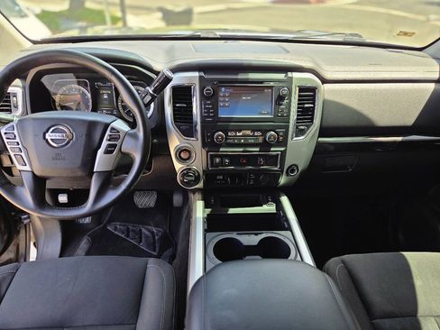 Used 2018 Nissan Titan SV w/ SV Convenience Package AWD/4WD image 14