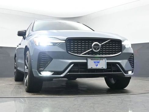 Used 2023 Volvo XC60 B5 Ultimate w/ Climate Package image 10