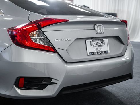 Used 2018 Honda Civic EX image 5