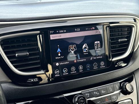 Used 2020 Chrysler Pacifica Touring-L w/ Advanced Safetytec Group image 19