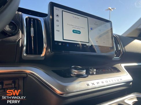 New 2025 Ford Expedition Platinum w/ Driver's Package image 23