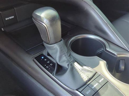 Used 2022 Toyota Camry SE w/ Convenience Package FWD image 22