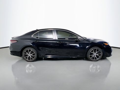 Used 2024 Toyota Camry SE FWD image 3