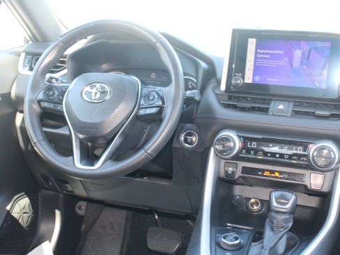 Used 2025 Toyota RAV4 SE AWD/4WD image 22