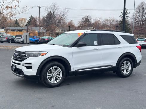 Used 2022 Ford Explorer XLT w/ Equipment Group 202A RWD image 12