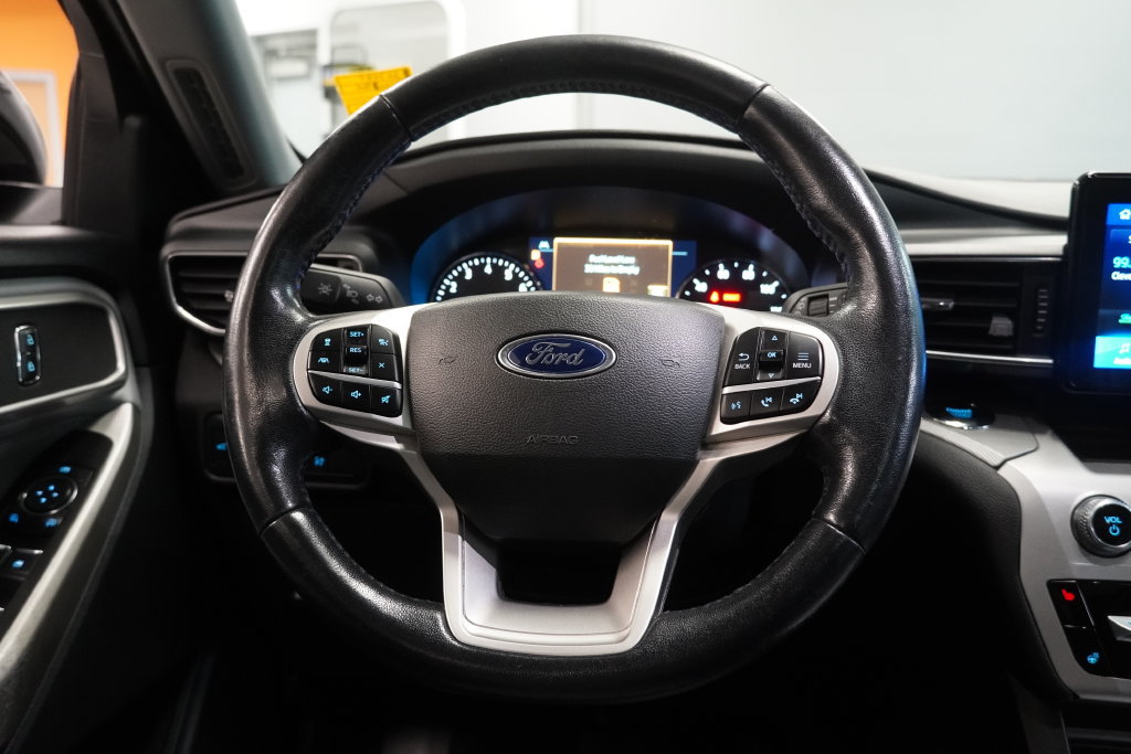 Used 2022 Ford Explorer XLT w/ Equipment Group 202A AWD/4WD image 18