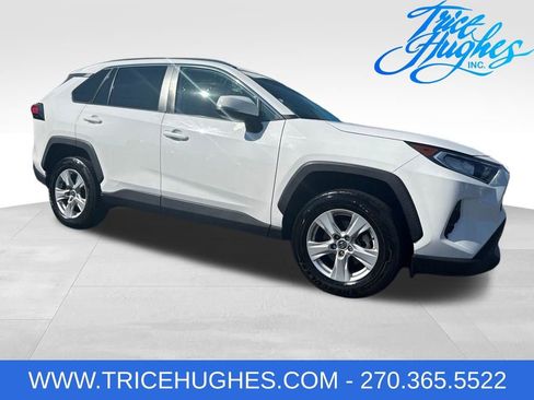 Used 2020 Toyota RAV4 XLE FWD image 1