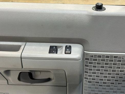 Used 2014 Ford E-250 and Econoline 250 w/ Power Group image 10