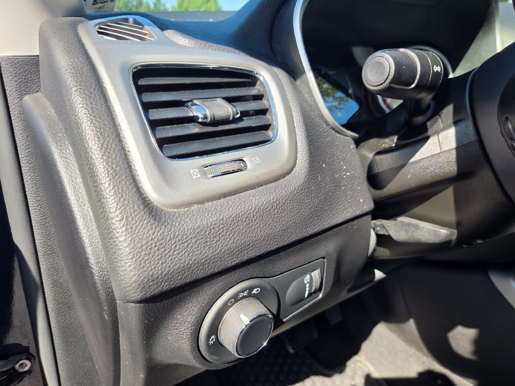 Used 2018 Jeep Compass Sport w/ Cold Weather Group AWD/4WD image 11