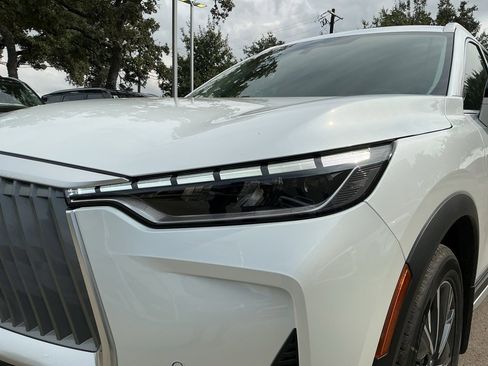 New 2026 INFINITI QX60 Luxe w/ Family Package image 8